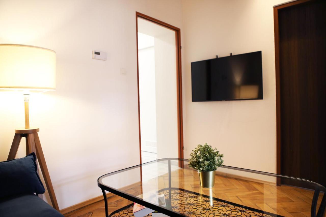 Classic Pilsudskiego Street Apartment *