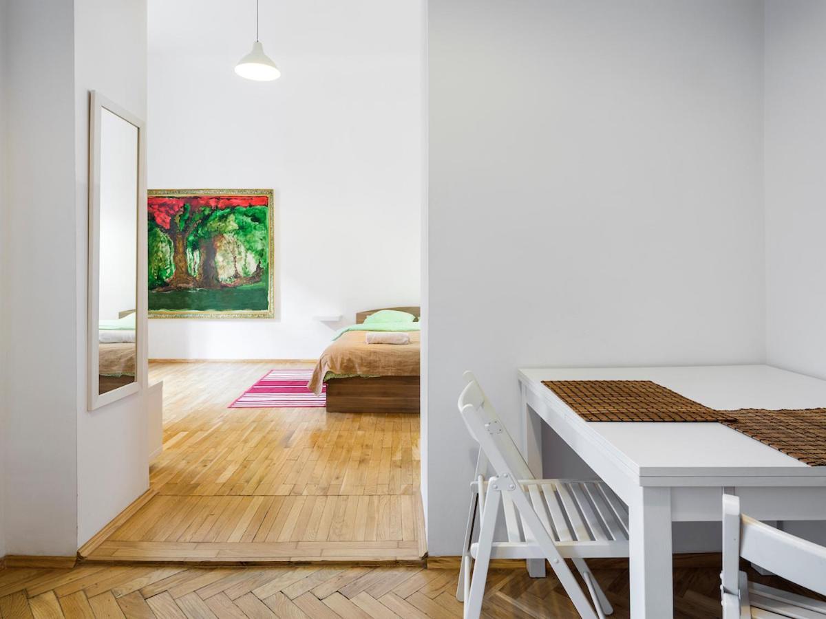 Classic Pilsudskiego Street Apartment