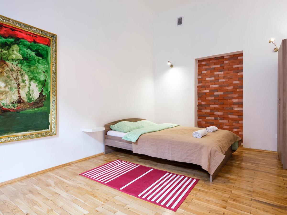 Classic Pilsudskiego Street Apartment