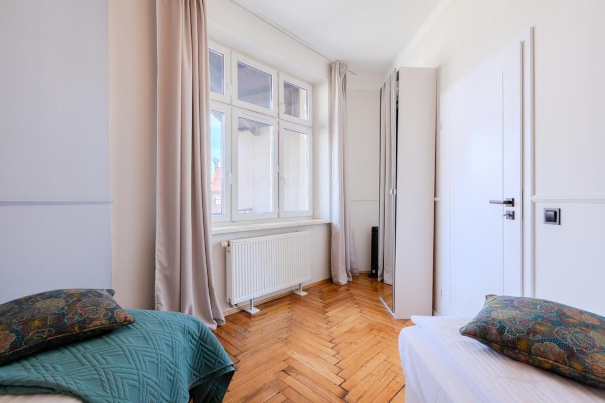 Classic Pilsudskiego Street Apartment Krakau