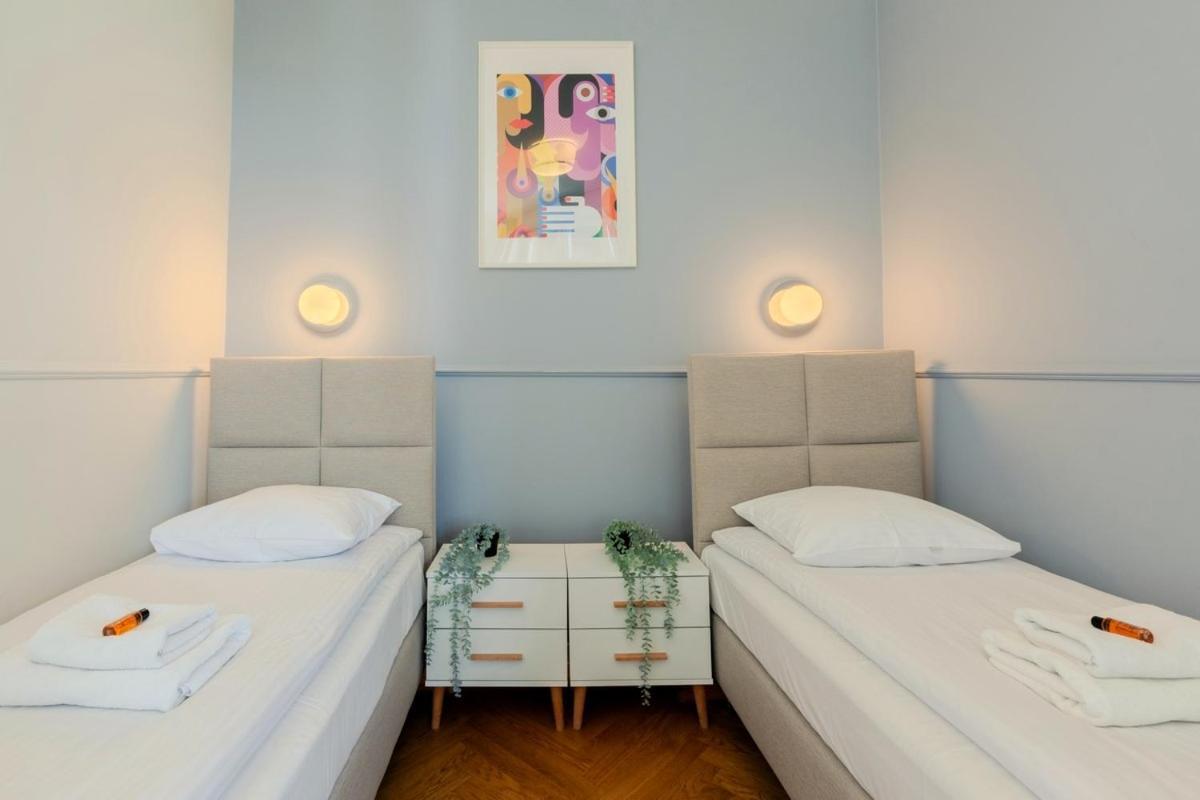 Classic Pilsudskiego Street Apartment *