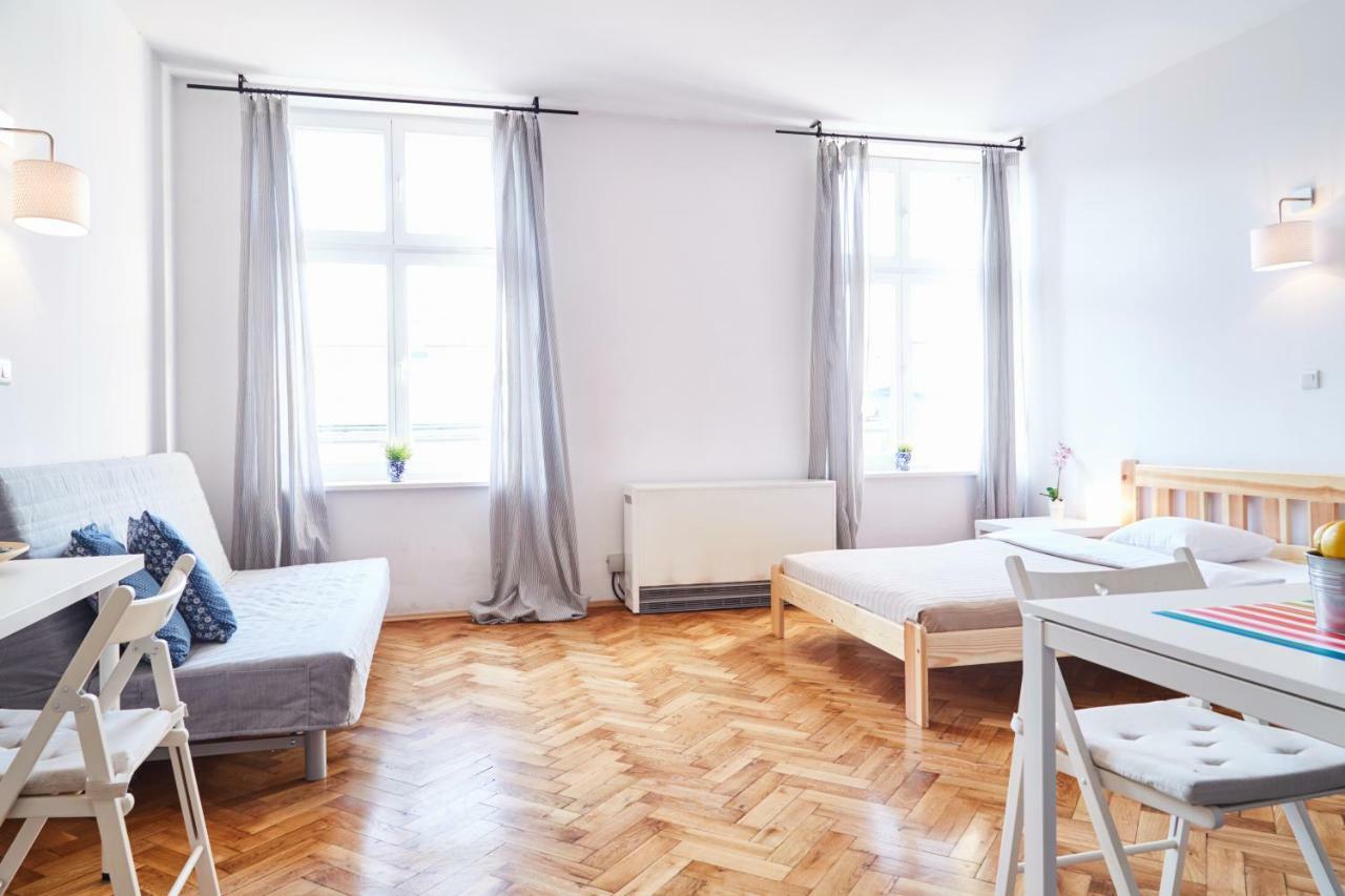 Classic Pilsudskiego Street Apartment *